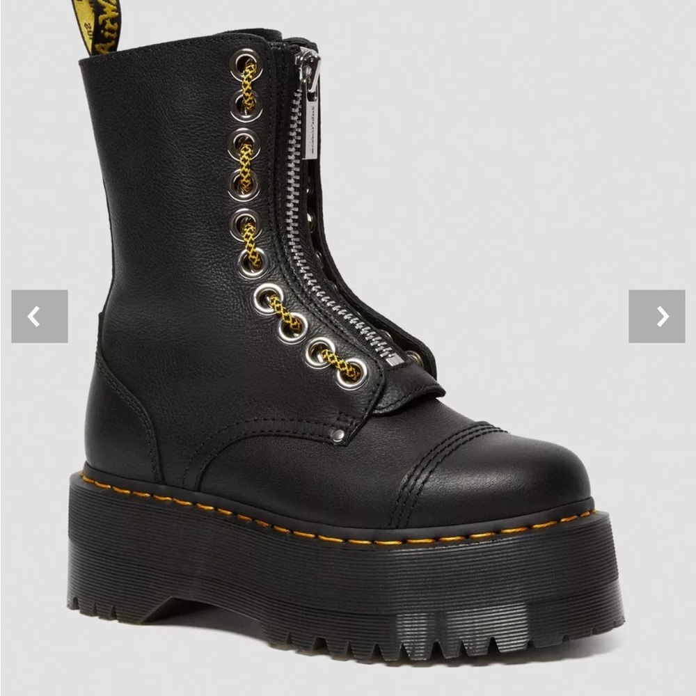 Dr. Martens Sinclair Max 10 hole boot - size 10 US, UK 8, 42 EU